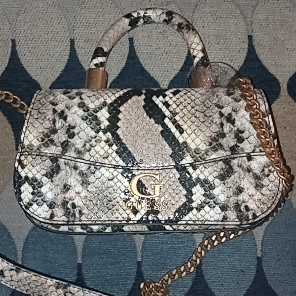 Mini crossbody guess bag rare design hard to find